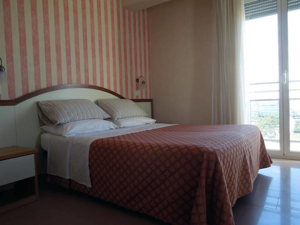 Hotel Mondial Bellaria-Igea Marina Bagian luar foto